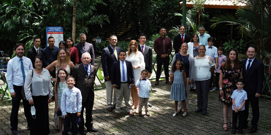feast goers in costa rica